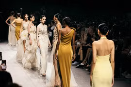 “Golden Heart Veil” khắc họa chân dung những phụ nữ có “trái tim vàng” 