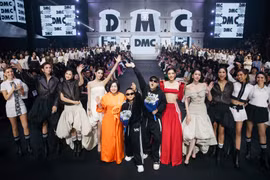 Dàn hoa hậu đình đám “bùng nổ” sàn runway đêm bế mạc tuần thời trang quốc tế 