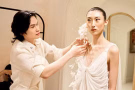 NTK Nguyễn Phúc Tuấn dành nhiều tâm sức chuẩn bị cho show diễn ở Paris. (Ảnh: NVCC)