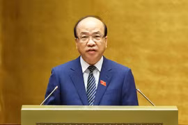 Chủ nhiệm Ủy ban Pháp luật và Tư pháp của Quốc hội Phan Chí Hiếu trình bày Báo cáo thẩm tra về dự án Luật Xử lý vi phạm hành chính (sửa đổi). (Ảnh: Doãn Tấn/TTXVN)