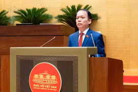 Bộ trưởng Bộ Tư pháp Hoàng Thanh Tùng trình bày Báo cáo đánh giá tình hình thi hành Nghị quyết số 206/2025/QH15 của Quốc hội. (Ảnh: Quốc hội)