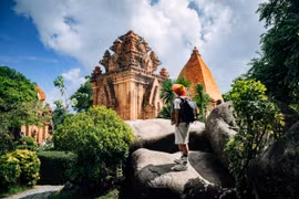 Tháp Bà Ponagar - kiến trúc Chăm Pa bí ẩn giữa lòng Nha Trang, Khánh Hòa. (Ảnh: Vương Công Nam/Vietnam+)