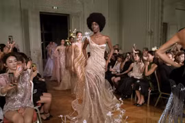 Lụa Bảo Lộc và ký ức Huế vừa có màn xuất hiện ấn tượng trên sàn diễn Paris Fashion Week. (Ảnh: NVCC)