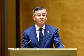 Bộ trưởng Bộ Tài chính Ngô Văn Tuấn, thừa ủy quyền của Thủ tướng Chính phủ trình bày tờ trình về dự án Luật Đấu thầu (sửa đổi). (Ảnh: TTXVN) 