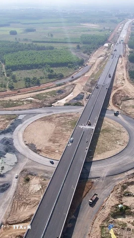 Nút giao tại đường Vành đai 3-Thành phố Hồ Chí Minh đoạn qua Đồng Nai đang thi công. (Ảnh: Công Phong/TTXVN)