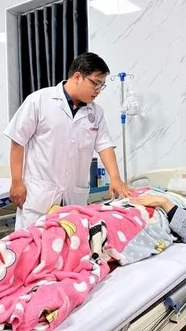 Ăn bánh mì Hồng Vân, hơn 100 người ở Quảng Ngãi nhập viện với triệu chứng sốt cao