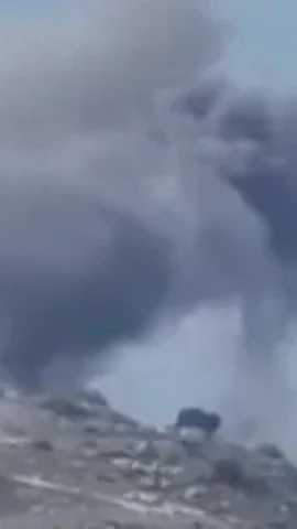 Khói bốc lên trong cuộc không kích của Israel tại Liban. [Nguồn: Al Jazeera]