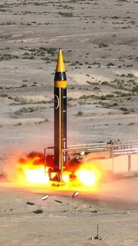 Một vụ phóng tên lửa đạn đạo Khorramshahr tại địa điểm không được tiết lộ của Iran. (Ảnh: AFP/Getty Images)