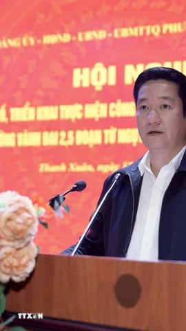 Bí thư Đảng ủy, Chủ tịch HĐND phường Thanh Xuân (Hà Nội) Nguyễn Huy Cường phát biểu tại Hội nghị đối thoại với các hộ dân có đất bị thu hồi để thực hiện Dự án đầu tư xây dựng đường Vành đai 2,5. (Ảnh: Minh Nghĩa/TTXVN)