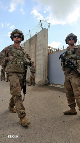 Binh sỹ Mỹ gác tại căn cứ không quân K1 ở tỉnh Kirkuk, miền Bắc Iraq ngày 29/3/2020. (Ảnh: France 24/TTXVN)