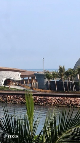 Một góc công trình kiến trúc Cầu Hôn, tọa lạc tại Nam đảo Phú Quốc (Kiên Giang), trở thành biểu tượng du lịch mới của đảo Ngọc. (Ảnh: Lê Huy Hải/TTXVN)