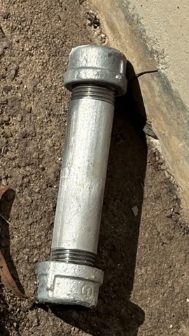 Bom ống được phát hiện tại Canberra. (Ảnh: theguardian)