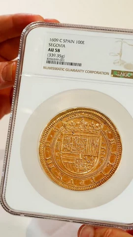 Đồng tiền vàng cổ được đúc vào năm 1609. (Ảnh: Reuters)