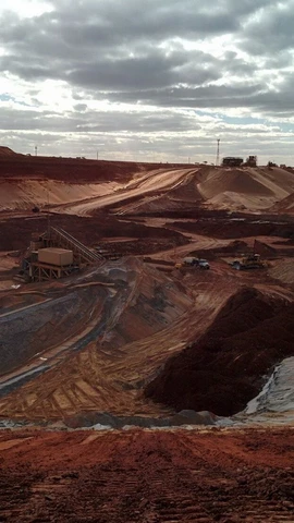 Cát Zircon từ mỏ Jacinth-Ambrosia ở Nam Australia đã được phân tích trong nghiên cứu và lưu giữ dấu vết của bức xạ vũ trụ, cung cấp những hiểu biết sâu sắc về sự tiến hóa của cảnh quan bề mặt nước Australia qua hàng triệu năm. (Nguồn: goettingen)