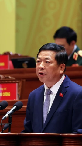 Đồng chí Trần Hồng Minh, Ủy viên Trung ương Đảng, Bí thư Đảng ủy, Bộ trưởng Bộ Xây dựng, tham luận về vấn đề “Đột phá mạnh mẽ phát triển kết cấu hạ tầng trong kỷ nguyên mới”. (Ảnh: TTXVN)