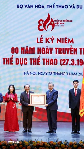 Tổng Bí thư Tô Lâm trao Huân chương Lao động hạng Nhất tặng Cục Thể dục Thể thao Việt Nam (Bộ Văn hóa, Thể thao và Du lịch). (Ảnh: Thống Nhất/TTXVN)
