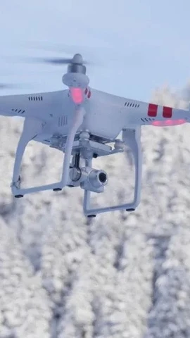 Trung Quốc triển khai công nghệ máy bay không người lái tiên tiến để giải quyết tình trạng khan hiếm nước ở dãy núi Côn Lôn. (Ảnh: Yahoo News)