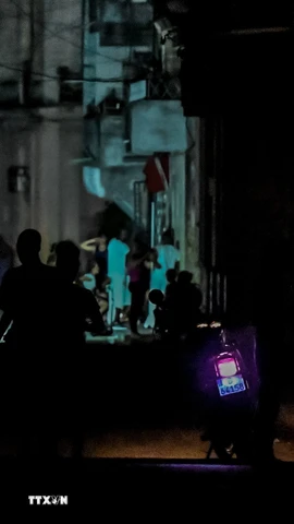 Cảnh mất điện tại La Habana, Cuba, ngày 30/9/2022. (Ảnh: AFP/TTXVN)