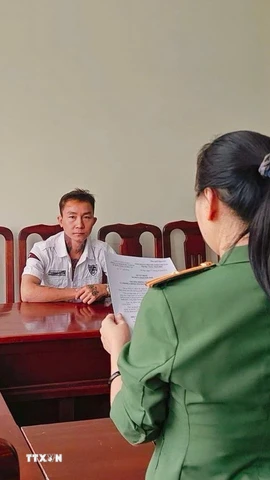 Làm việc với Phòng An ninh mạng và phòng, chống tội phạm sử dụng công nghệ cao, đối tượng L.Q.Đ đã thừa nhận những thông tin mà mình cung cấp trên mạng xã hội là hoàn toàn sai sự thật. (Ảnh: TTXVN phát)