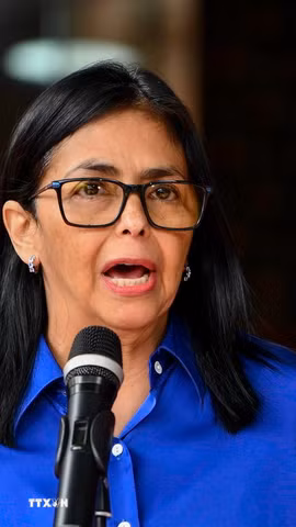 Tổng thống lâm thời Venezuela Delcy Rodriguez phát biểu tại cuộc họp báo ở Caracas, Venezuela. (Ảnh: THX/TTXVN)