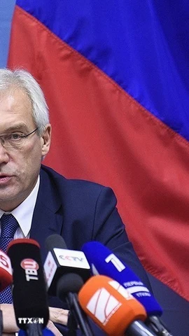 Thứ trưởng Ngoại giao Nga Alexander Grushko trong cuộc họp báo tại trụ sở NATO ở Brussel, Bỉ. (Ảnh: Kiev Post/TTXVN)