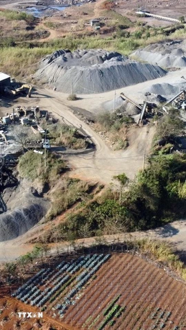 Khai thác vật liệu đá xây dựng. (Ảnh minh họa: TTXVN phát)