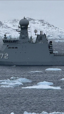 Tàu Hải quân Hoàng gia Đan Mạch tuần tra quanh đảo Greenland ngày 16/3/2025. (Ảnh: AA)