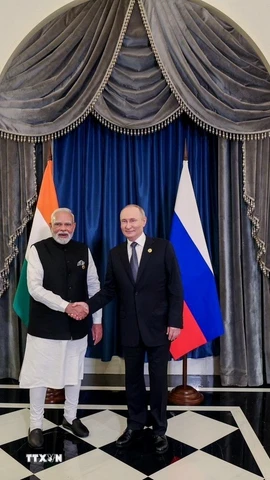 Tổng thống Nga Vladimir Putin (phải) và Thủ tướng Ấn Độ Narendra Modi tại cuộc gặp ở Thiên Tân, Trung Quốc ngày 1/9/2025. (Ảnh: ANI/TTXVN)