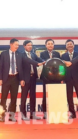 Lễ khánh thành 162 toa xe khách hiện đại của Đường sắt Việt Nam. (Ảnh: BNews/TTXVN)