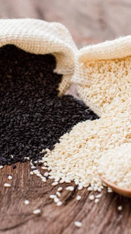 Cả vừng đen và vừng trắng đều cung cấp dồi dào chất dinh dưỡng. (Ảnh: iStock)