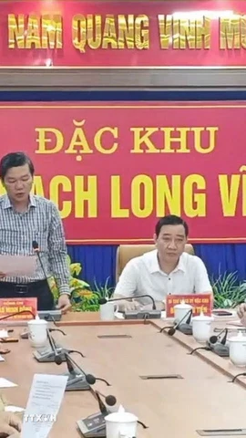 Lãnh đạo Đặc khu Bạch Long Vĩ đang chỉ đạo các đơn vị chủ động phòng chống bão số 3. (Ảnh: TTXVN phát)