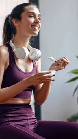 Ăn sữa chua Hy Lạp sau tập luyện giúp thúc đẩy sự phát triển và phục hồi cơ bắp. (Ảnh: iStock)