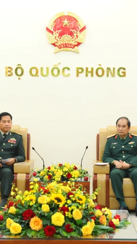 Thượng tướng Phùng Sĩ Tấn và Đại tướng Phorn Nara tại buổi tiếp. (Ảnh: BQP)