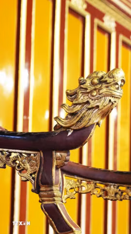 Tay ngai của “Ngai vua triều Nguyễn” được tăng cường độ bền vững, khi trưng bày trở lại tại Điện Thái Hòa - Đại Nội Huế, từ ngày 4/6/2026. (Ảnh: Nguyên Lý/TTXVN)