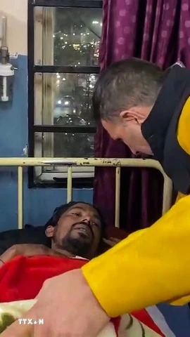 Bệnh nhân nhập viện do sử dụng nguồn nước ô nhiễm tại bang Madhya Pradesh, Ấn Độ ngày 31/12/2025. (Ảnh: ANI/TTXVN)