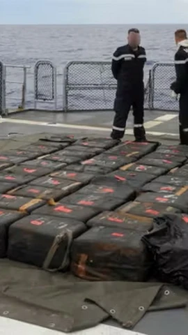 Các kiện cocaine bị Hải quân Pháp thu giữ trong vùng biển thuộc Polynesia thuộc Pháp. (Ảnh: AFP)
