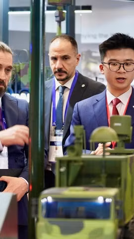 Đây là lần đầu tiên có một doanh nghiệp của Việt Nam tham dự và xúc tiến kinh doanh tại SAHA, khẳng định triển vọng và cơ hội phát triển kinh doanh trong lĩnh vực công nghiệp quốc phòng tại khu vực này của Viettel. (Ảnh: Viettel)