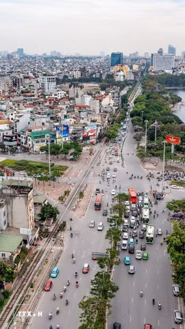 Điểm đầu Dự án được xác định tại hầm chui Kim Liên (ngã tư Đại Cồ Việt - Giải Phóng đoạn qua công viên Thống Nhất và hồ Bảy Mẫu), một trong những trục giao thông quan trọng nhất của Thủ đô. (Ảnh: Trung Nguyên/TTXVN)