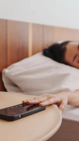 Ngủ nướng dễ dẫn đến cảm giác mệt mỏi, uể oải hơn khi thực sự phải rời khỏi giường. (Ảnh: iStock)