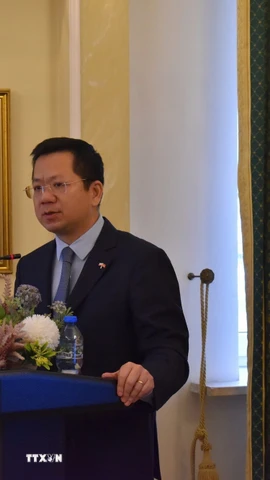 Đại sứ Việt Nam tại Ba Lan Hà Hoàng Hải phát biểu. (Ảnh TTXVN phát)