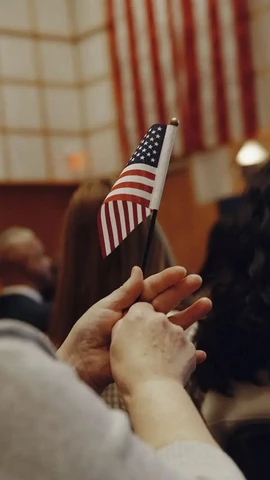 Một buổi lễ nhập quốc tịch Ntx ở Boston hồi tháng Tám. (Nguồn: The New York Times)