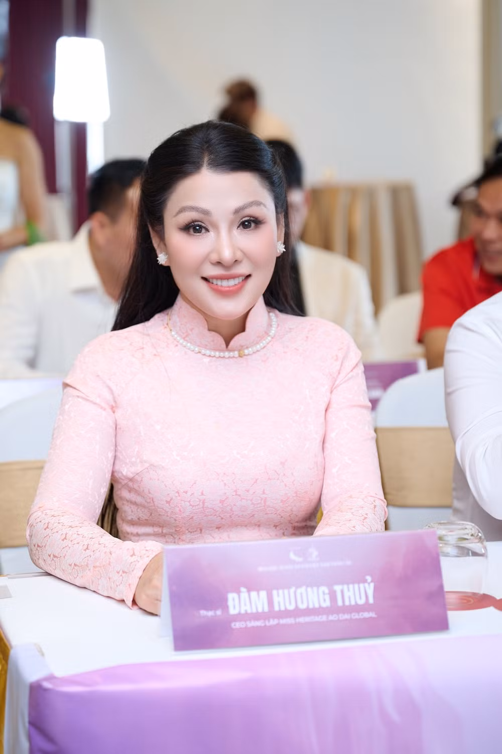 ths-dam-huong-thuy-ceo-sang-lap-hoa-hau-di-san-ao-dai-vn-toan-cau-2025.jpg