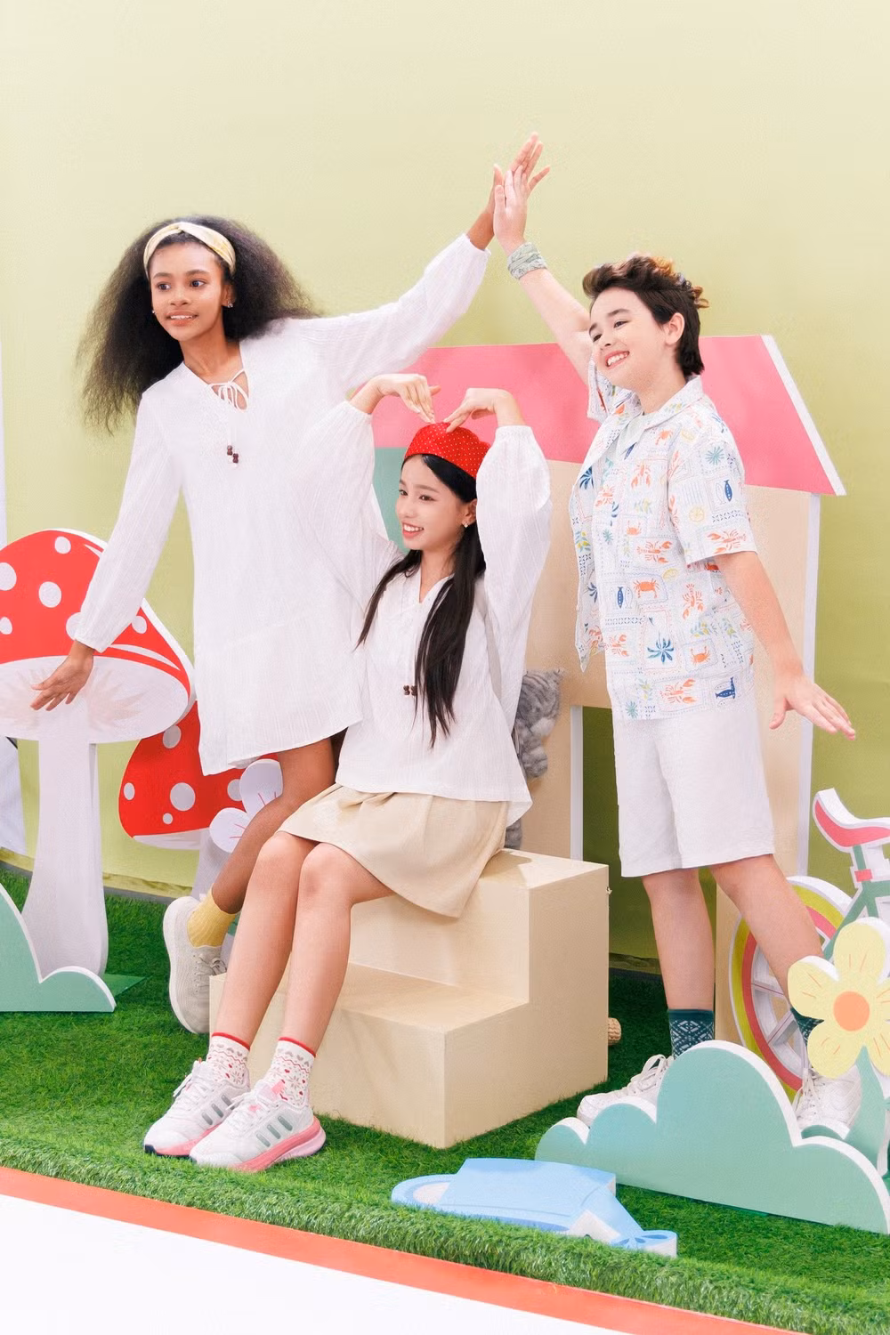 6-sau-khi-hoan-thien-trang-phuc-cac-thi-sinh-chinh-thuc-buoc-vao-thu-thach-photoshoot-voi-hai-noi-dung-gom-chup-nhom-va-chup-ca-nhan2.jpg