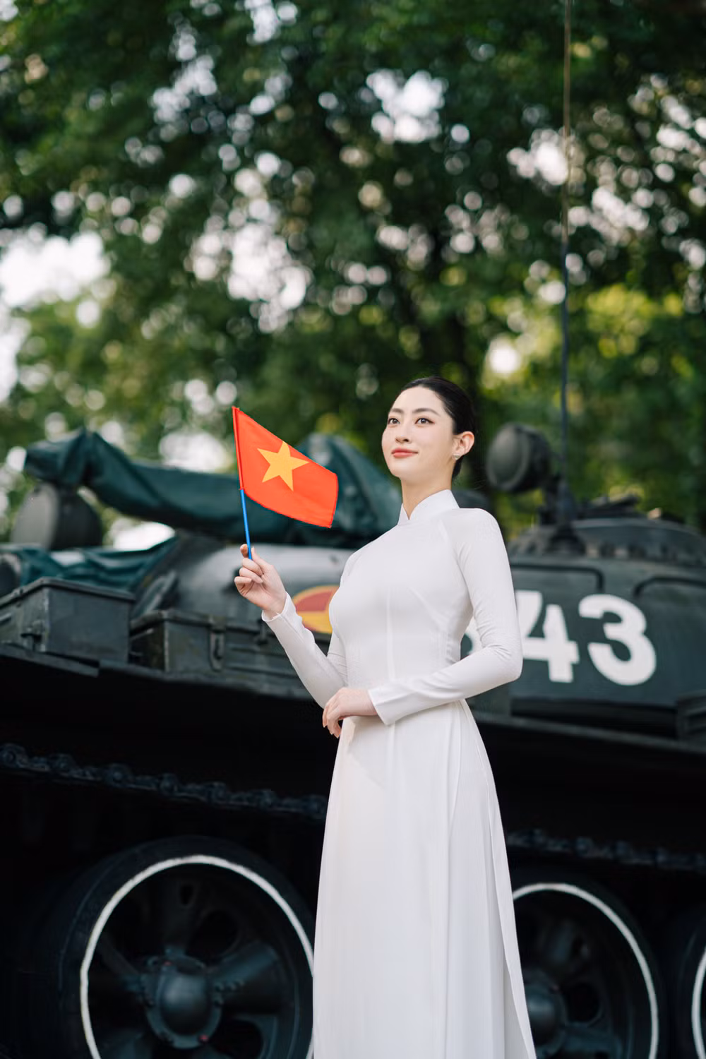 luong-thuy-linh-30-16.png