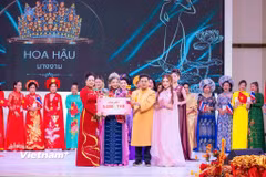 Cuộc thi "Người Đẹp Áo Dài Việt Nam – Thái Lan" thu hút 31 thí sinh ở hai bảng thi cùng nhau tạo nên bức tranh văn hóa rực rỡ, giữa tà áo dài và lụa Thái giao thoa. (Ảnh: PV/Vietnam+)