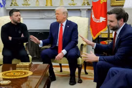 Sau cuộc gặp căng thẳng giữa Tổng thống Mỹ Donald Trump với Tổng thống Ukraine Volodymyr Zelensky hôm 28/2, dường như Ukraine và châu Âu không còn có thể trông cậy vào sự hỗ trợ liên tục từ Mỹ. (Nguồn: REUTERS/TTXVN) 