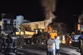 Tòa nhà bị phá hủy sau trận động đất ở Port Vila, Vanuatu, ngày 17/12/2024. (Nguồn: THX/TTXVN) 