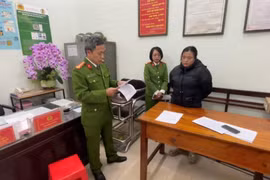 Đối tượng Lê Thị Thuận tại cơ quan điều tra. (Nguồn: Công an Hà Nội)
