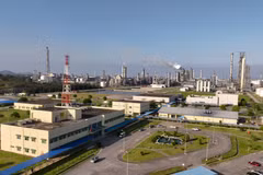 Từ khi vận hành thương mại cuối 2018 đến hết tháng 8.2026, Công ty TNHH lọc hóa dầu Nghi Sơn (NSRP) đã chế biến khoảng 78,5 triệu tấn dầu thô và cung cấp khoảng 52,8 triệu tấn sản phẩm xăng dầu cho thị trường trong nước. (Ảnh: CTV)