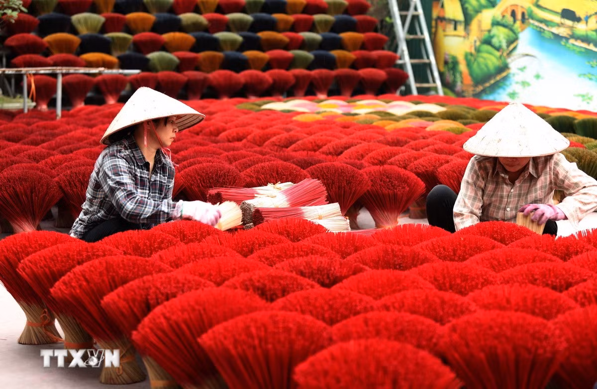 ttxvn-du-lich-viet-nam-lang-huong-quang-phu-cau.jpg